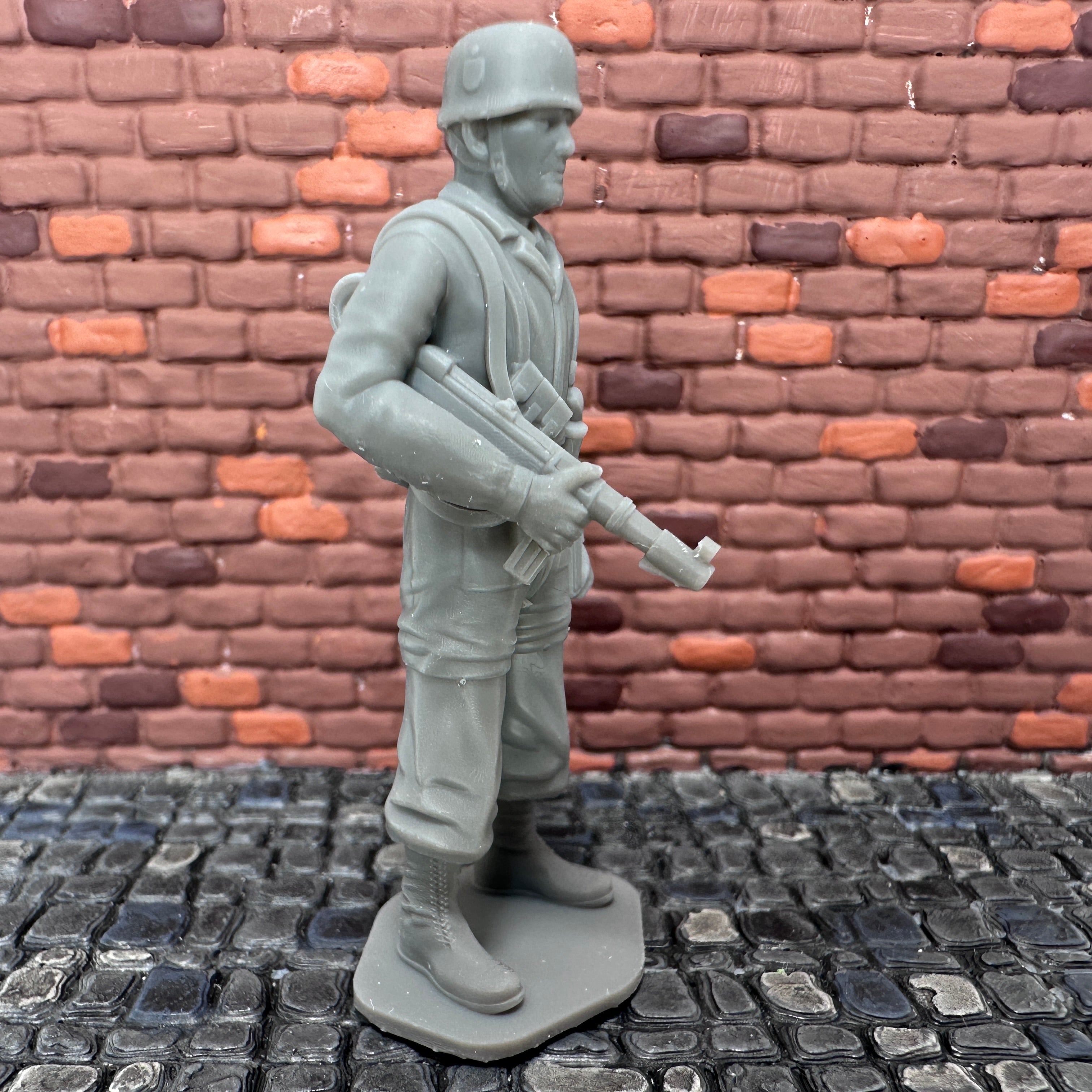 WW2 German Paratrooper Toy Soldier 1/32 Scale