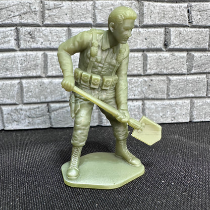 WW2 American Digging with E-Tool