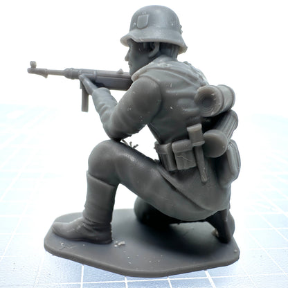 WW2 German Kneeling Shooting