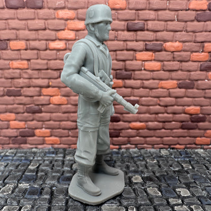WW2 German Paratrooper Toy Soldier 1/32 Scale
