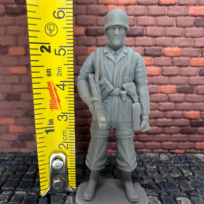 WW2 German Paratrooper Toy Soldier 1/32 Scale