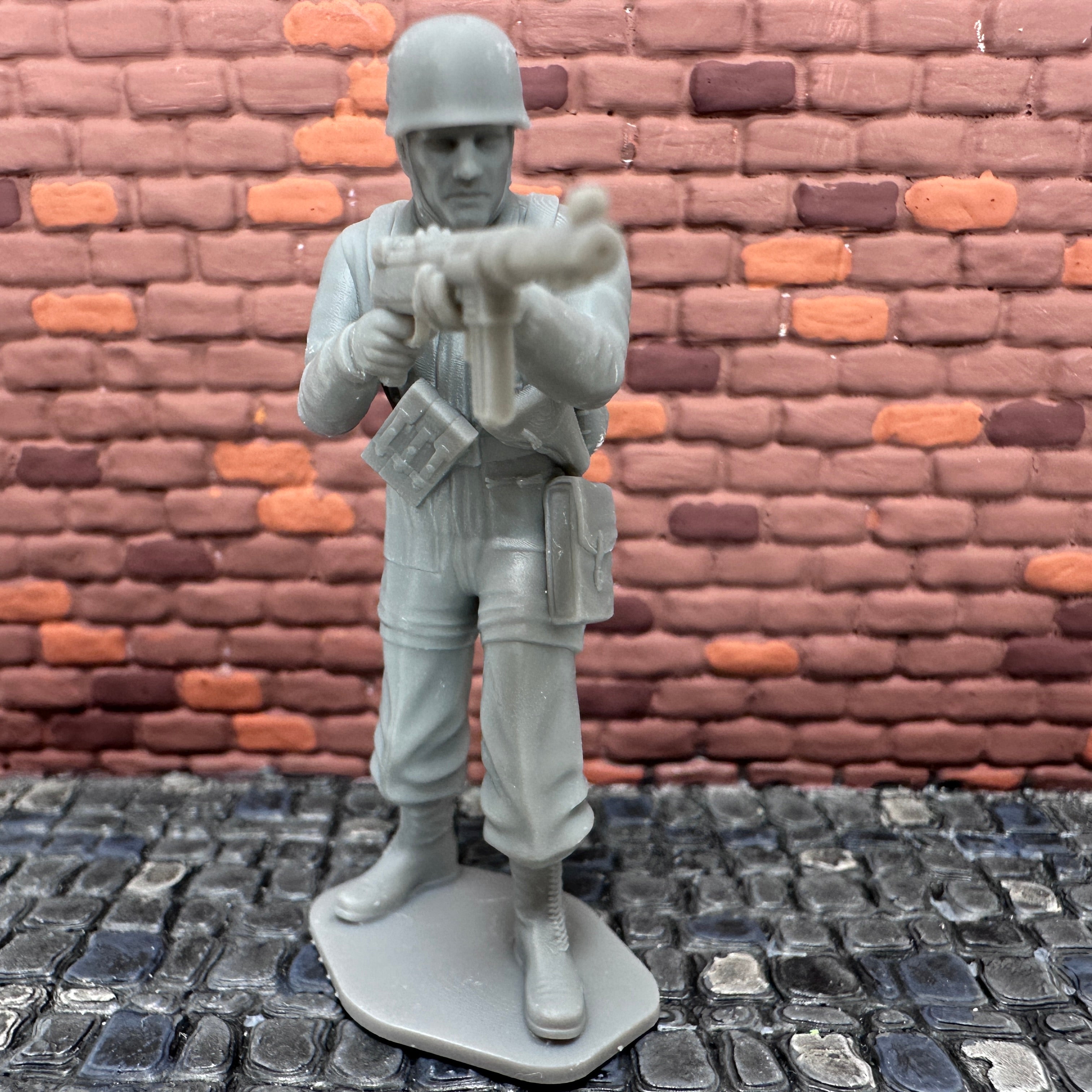 WW2 German Paratrooper Shooting Toy Soldier 1/32 Scale
