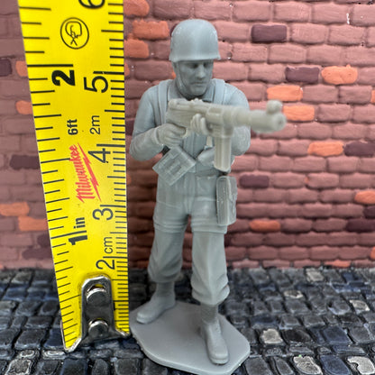 WW2 German Paratrooper Shooting Toy Soldier 1/32 Scale